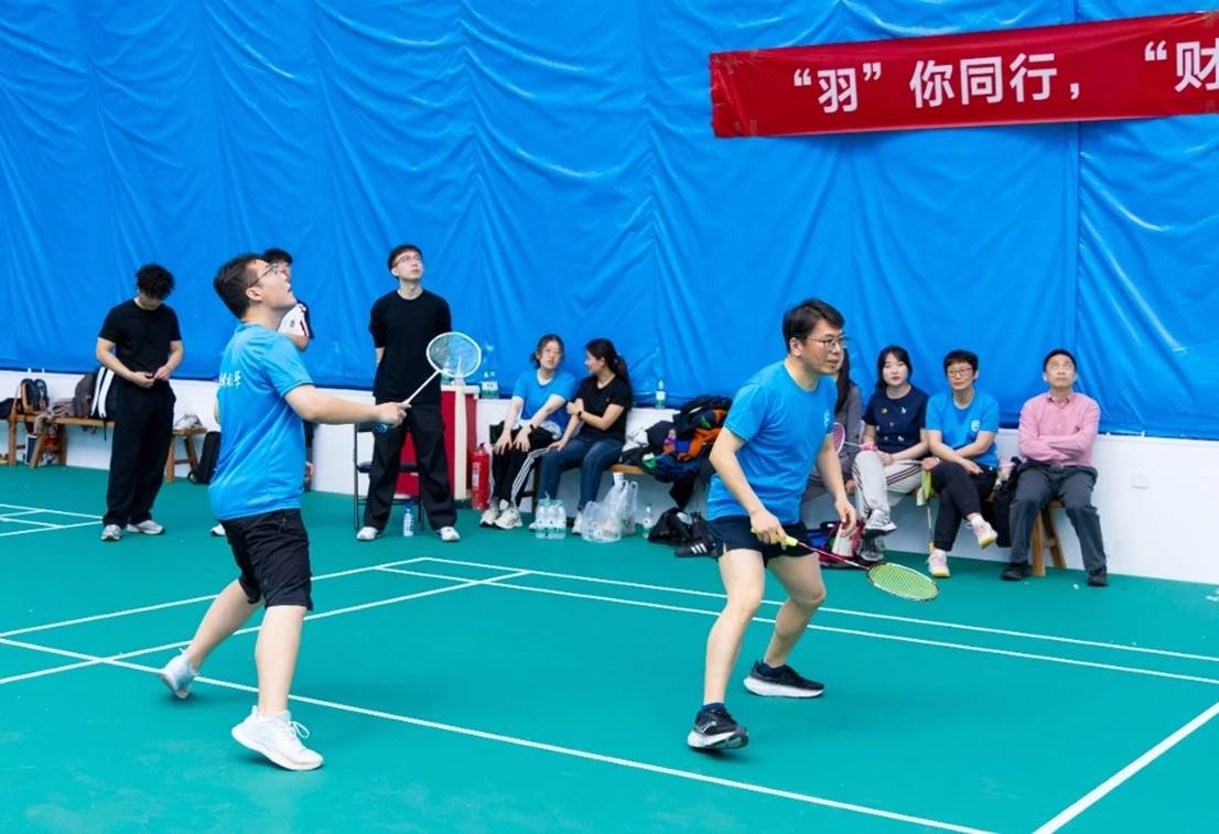 25.4研究生羽毛球1
